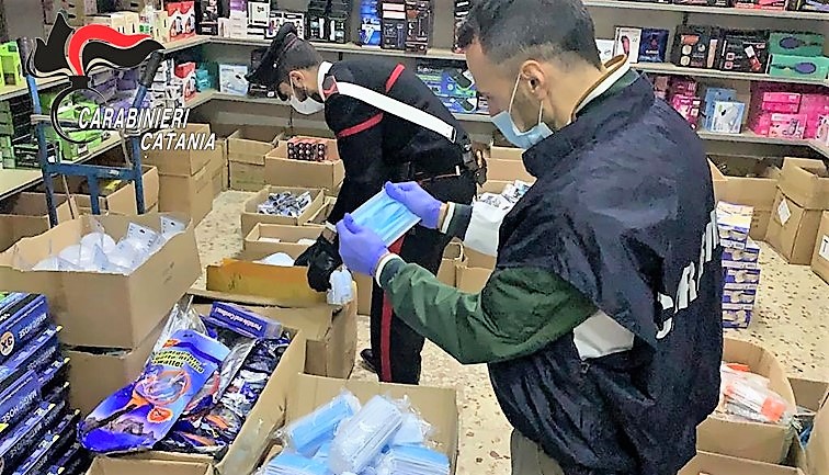 Carabinieri: scoperte quasi 15mila mascherine chirurgiche prive di certificazione sanitaria